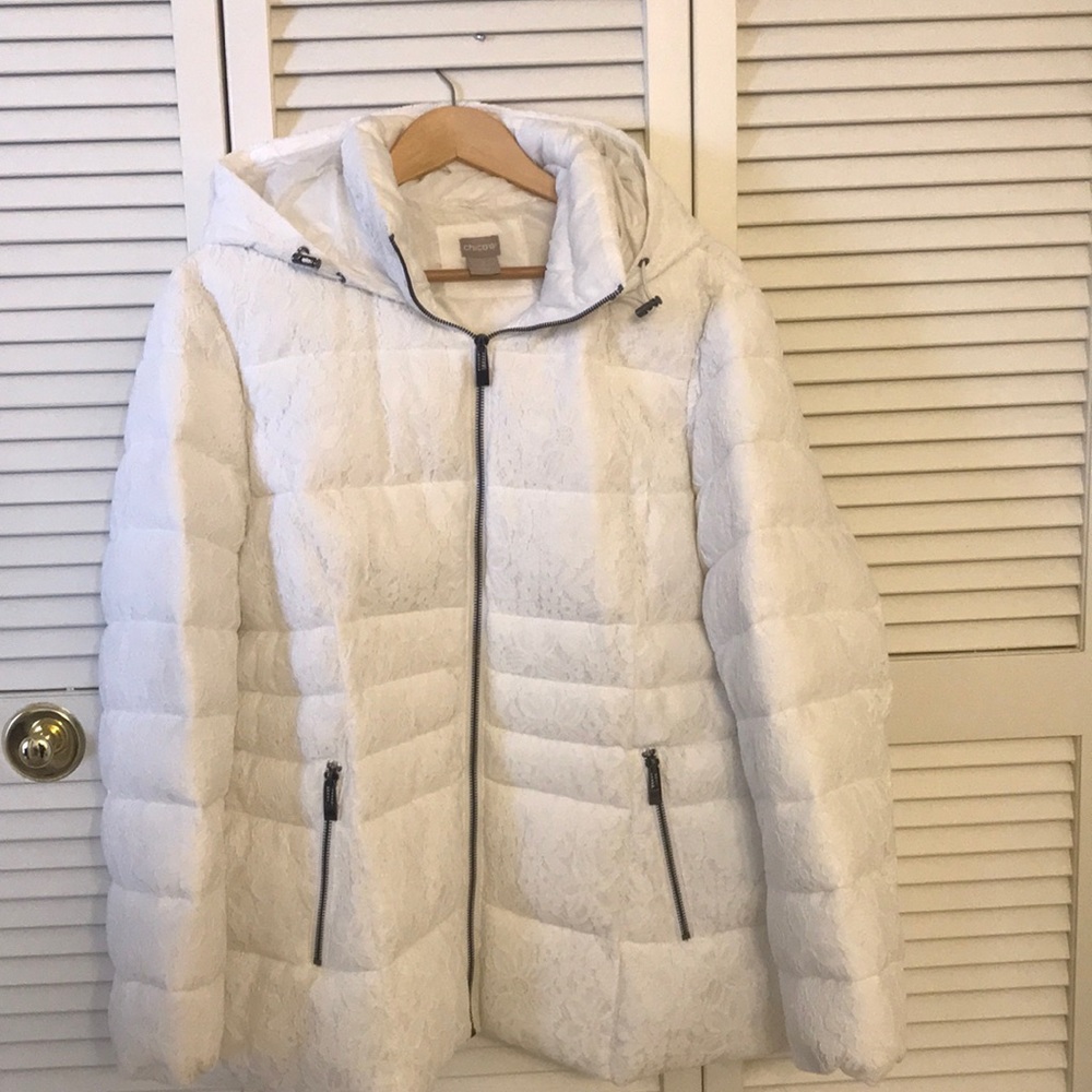 CHICO’S WHITE LACE PUFFER LINE JACKET. SIZE: 16/18